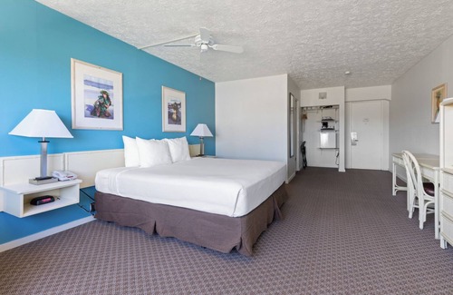 Kahului Hotel | Prime Location! Pool, Near Kanaha Pond State Wildlife Sanctuary!