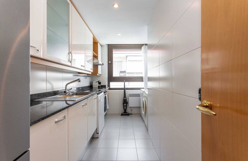 Almenara Apartamento | Prime Location Skyline Balcony Retreat