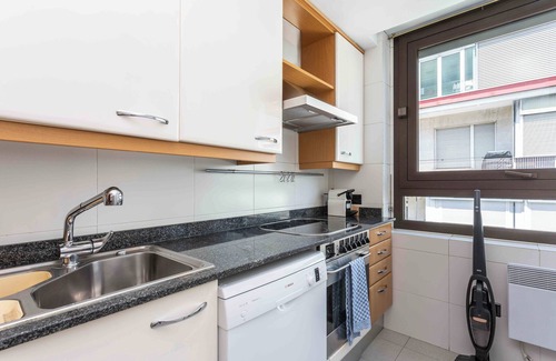 Almenara Apartamento | Prime Location Skyline Balcony Retreat