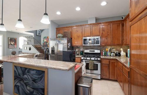 Hillcrest Casa | Prime Location Spacious townhome