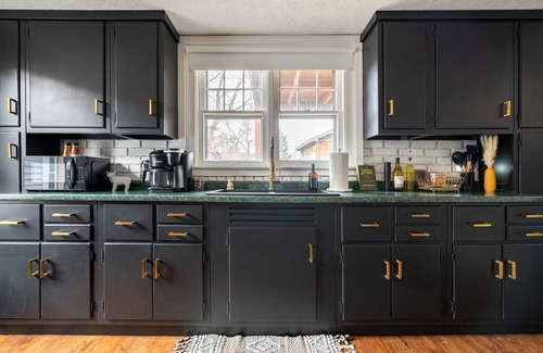 Chillicothe Casa | Prime Location Top Rated Clean Parking Free