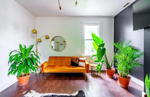 Chillicothe Casa | Prime Location Top Rated Clean Parking Free!