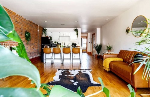 Italian Village Apartamento | Prime Location Top Rated Clean Parking Free