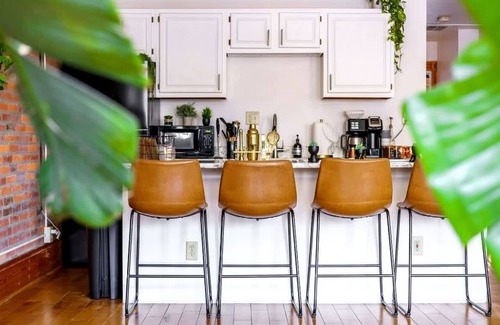Italian Village Apartamento | Prime Location Top Rated Clean Parking Free