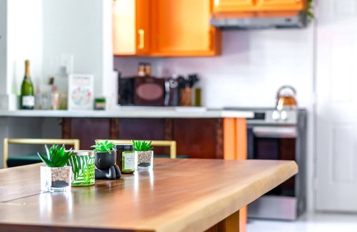 Short North Casa | Prime Location Top Rated Clean Parking Free