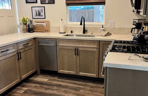 South Lake Tahoe Casa | Prime Location! Fully Remodeled! Cozy and Chic!