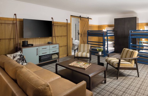 Jackson Hotel | Prime Location! Walk to Town Square Shops & Restaurants, Jackson Hole Rodeo!
