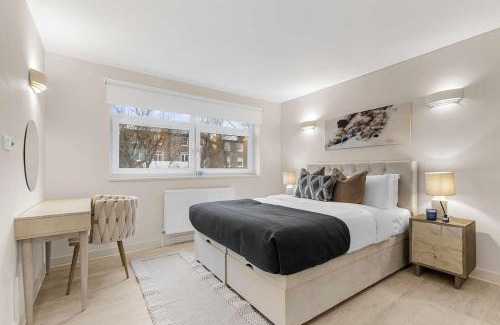 Queen's Park Apartamento | Prime Location with Modern Comfort