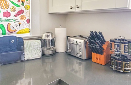 Los Feliz Casa | Prime Los Feliz Craftsman 2/1 Bungalow Home, Big Yard, Dog Friendly,Washer/Dryer