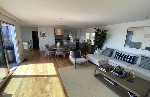 Gas Lamp Section Casa | Prime Manhattan Beach Location, Blocks from Beach, Panoramic View Home