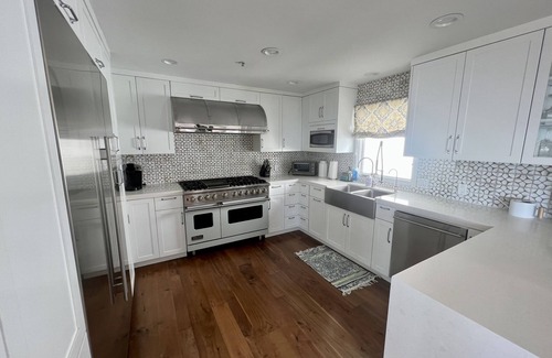 Gas Lamp Section Casa | Prime Manhattan Beach Location, Blocks from Beach, Panoramic View Home