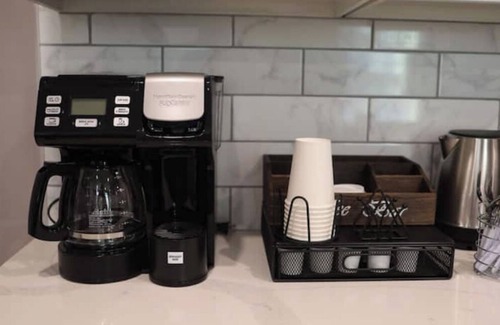 Over-the-Rhine Apartamento | Prime OTR+Queen Bed+Parking Unit 2