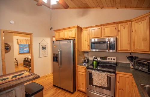 Piney Creek Casa | Prime Secluded Location- 5 Mins to State Park, Hot Tub, Dogs Welcome