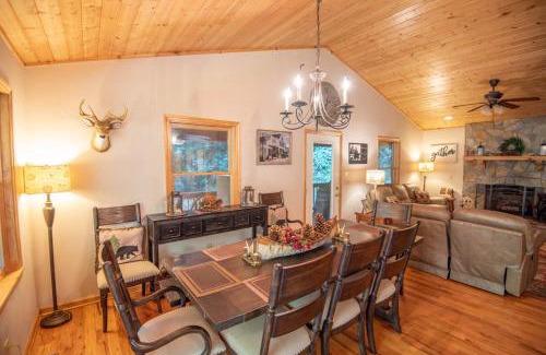 Piney Creek Casa | Prime Secluded Location- 5 Mins to State Park, Hot Tub, Dogs Welcome