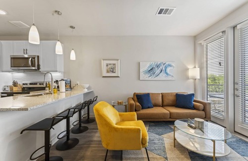 Windsor Park Apartamento | Prime Soco Cozy 1BR King Suite w Pool Parking