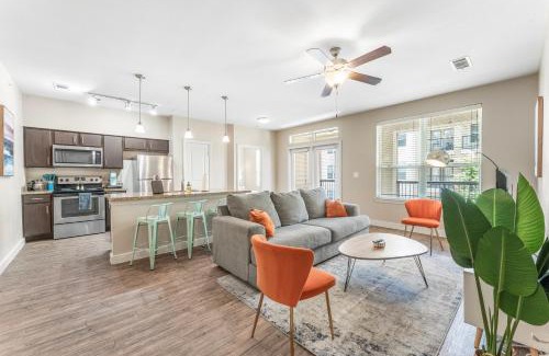 South Congress Apartamento | Prime SoCo King Bed 1BR & 2BR Suites w Gym, Pickleball, Laundry