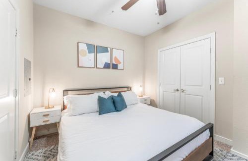 South Congress Apartamento | Prime SoCo King Bed 1BR & 2BR Suites w Gym, Pickleball, Laundry