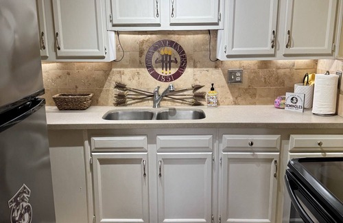 Tallahassee Condominio | Prime Studio Condo in the Heart of FSU - Steps from Doak Campbell & College Town