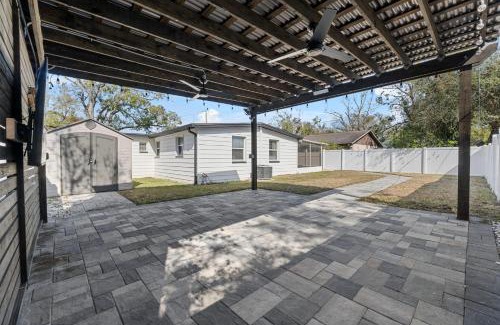 Old Seminole Heights Casa | Prime Tampa Loc Near Ybor City 2King Beds 6TVs