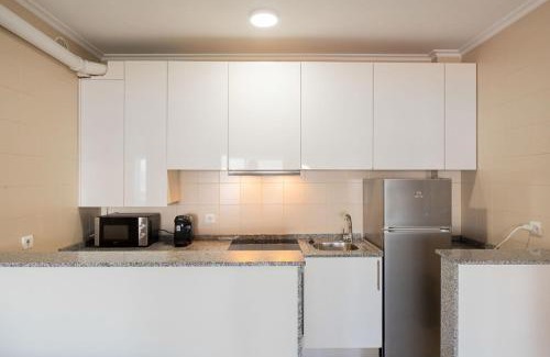 Vigo Apartamento | Primera Linea de Playa Samil Costa con Garaje Incluido