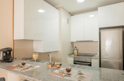 Vigo Apartamento | Primera Linea de Playa Samil Costa con Garaje Incluido