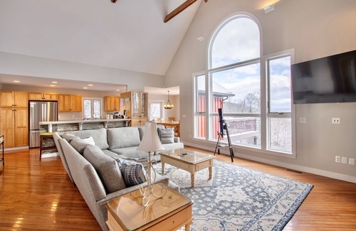McHenry Chalet De Esquí | Primo Vista! Spectacular views, Dock Slip, Hot Tub