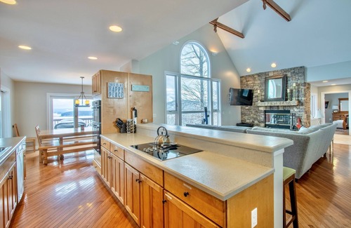 McHenry Chalet De Esquí | Primo Vista! Spectacular views, Dock Slip, Hot Tub