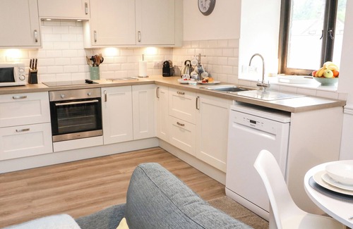 Chillington Cabaña | PRIMROSE AT STANCOMBE MANOR, NR KINGSBRIDGE, pet friendly in Sherford