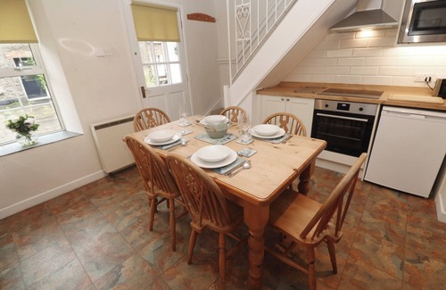 Edmonton Cabaña | Primrose Cottage