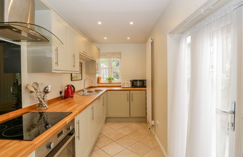 Winchcombe Casa | PRIMROSE COTTAGE, pet friendly, with a garden in Winchcombe