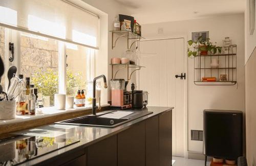 Bath Casa | Primrose Cottage - with Private Courtyard & Sun Terrace in Central Bath