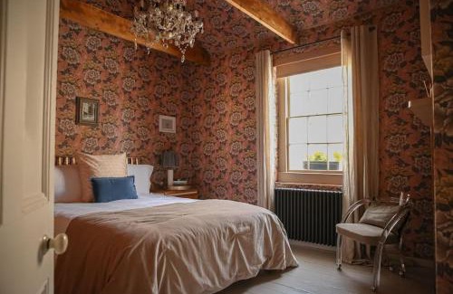 Bath Casa | Primrose Cottage - with Private Courtyard & Sun Terrace in Central Bath