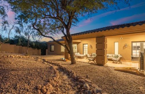 Fountain Hills Casa | Primrose Palace Fountain Park Pool Hot tub
