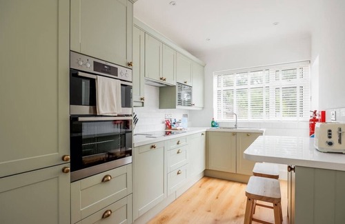 Poole Casa | Primrose - Refurbished Family Home
