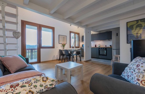 Villaggio Sanghen Apartamento | Prince Garda. Catullo Home: Family and Pet Friendly Apartment with Pools.