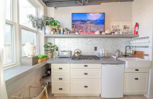 Union City Apartamento | Princess-Inspired 1-Bedroom Gem with Private Patio!