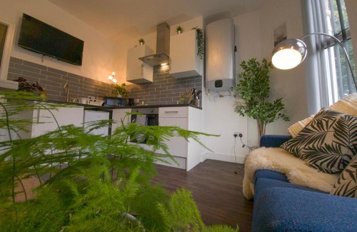 Riverside Apartamento | Principality Suites; One Bed By Property Promise
