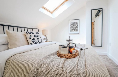 Riverside Apartamento | Principality View Apartment Three, by Solace Stays
