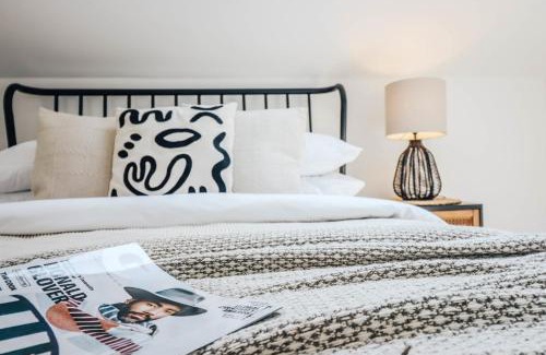 Riverside Apartamento | Principality View Apartment Three, by Solace Stays