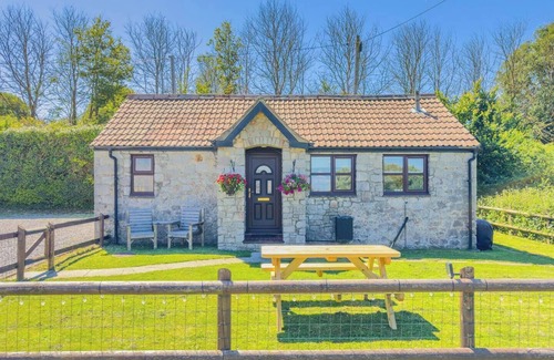 Kewstoke Casa | Priory View (Cosy & Characterful, Seaside Cottage, Dog Frien