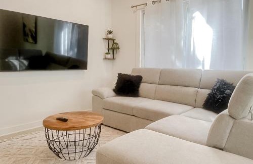 Sunset Park Casa | Pristine 1BD/1BA Bungalow + Hot Tub - Ocean Park