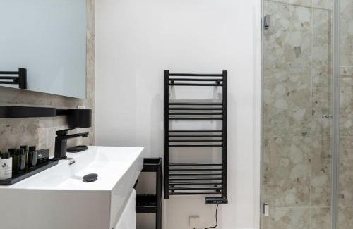 Neulerchenfeld Apartamento | Pristine 1BR Suite, Quick to City by HM