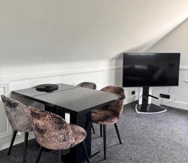 Eaton Apartamento | Pristine 2 bedroom apartment with off street parking