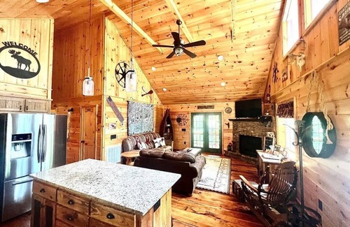 Murphy Cabina | Pristine 2 bedroom cabin in the Blue Ridge mountains of North Carolina