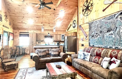 Murphy Cabina | Pristine 2 bedroom cabin in the Blue Ridge mountains of North Carolina