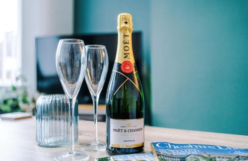 Anfield Casa | Pristine 3-bed home in Anfield by 53 Degrees Property, Ideal For Big Groups & Business, FREE parking!