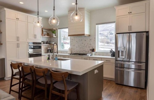 Deer Mountain Casa | Pristine 3BR w/ Hot Tub - 15min to Park City!