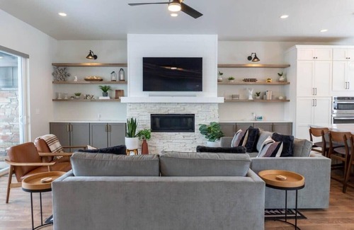 Deer Mountain Casa | Pristine 3BR w/ Hot Tub - 15min to Park City!