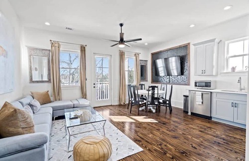 Dillard Apartamento | Pristine 4BD w Pool | Driveway Parking | Balcony