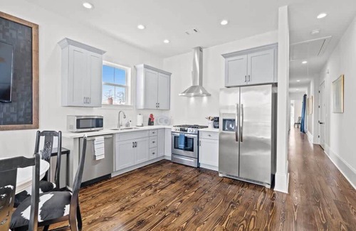 Dillard Apartamento | Pristine 4BD w Pool | Driveway Parking | Balcony